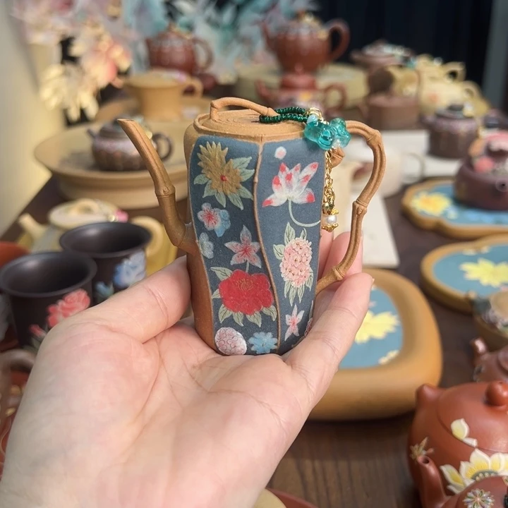 陌****茶壶紫砂紫砂的手工制作工艺也很