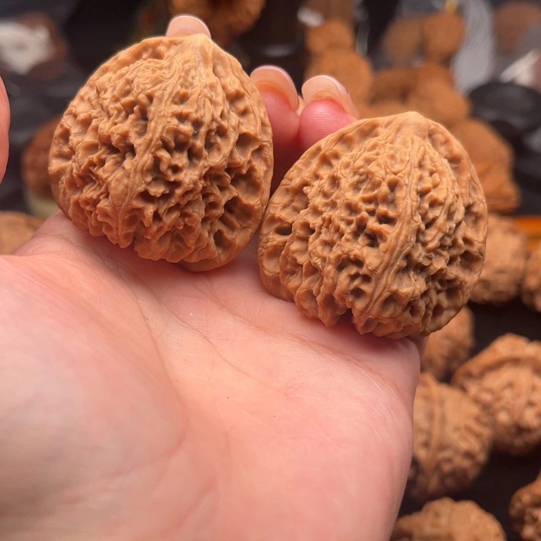 核桃把件南疆石43三角