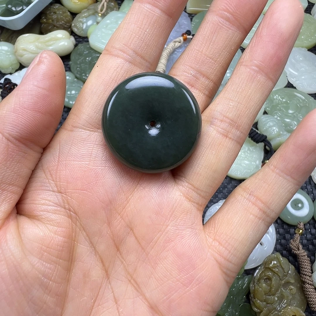 和田玉未镶嵌吊坠(赠链)