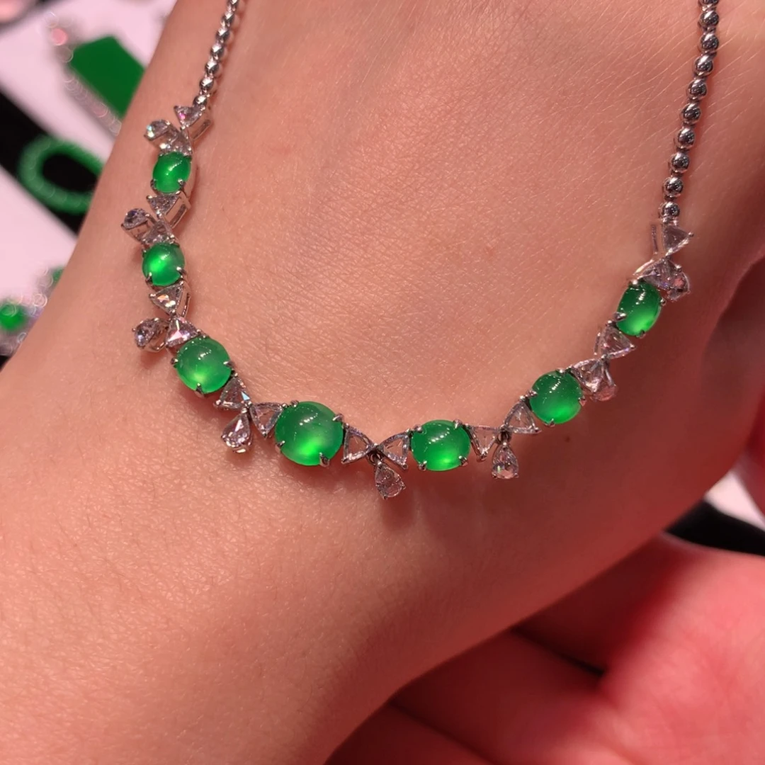 翡翠18K金镶嵌颈饰缅甸天然翡翠吊坠