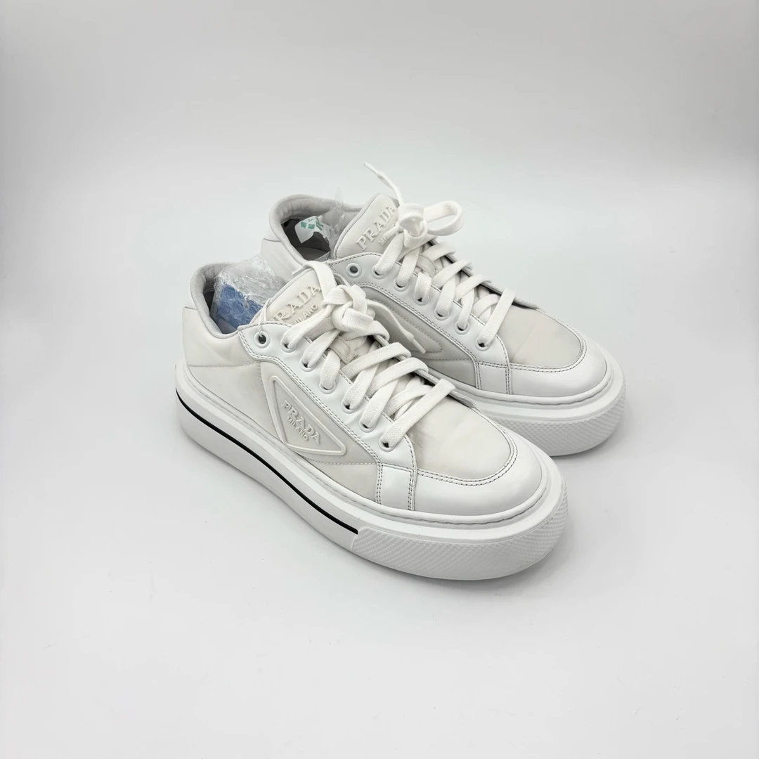 95新 Prada/普拉达 38码经典三角标白色厚底女款小白鞋TT250224