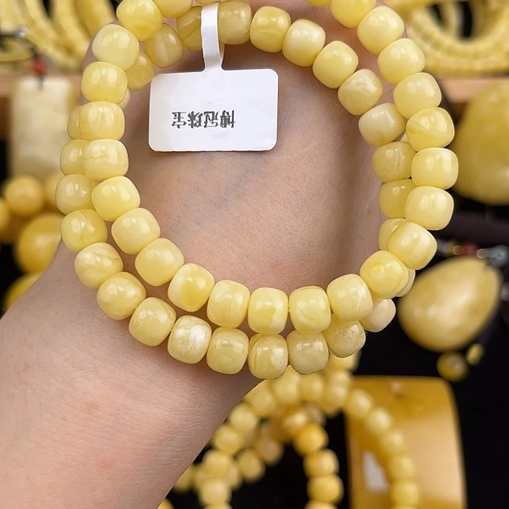 琥珀颈饰未镶嵌琥珀，多样性发其一