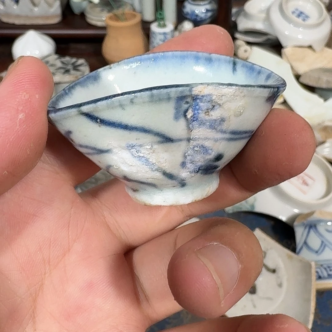 瓷片青花杯，烧变形，有一窑粘