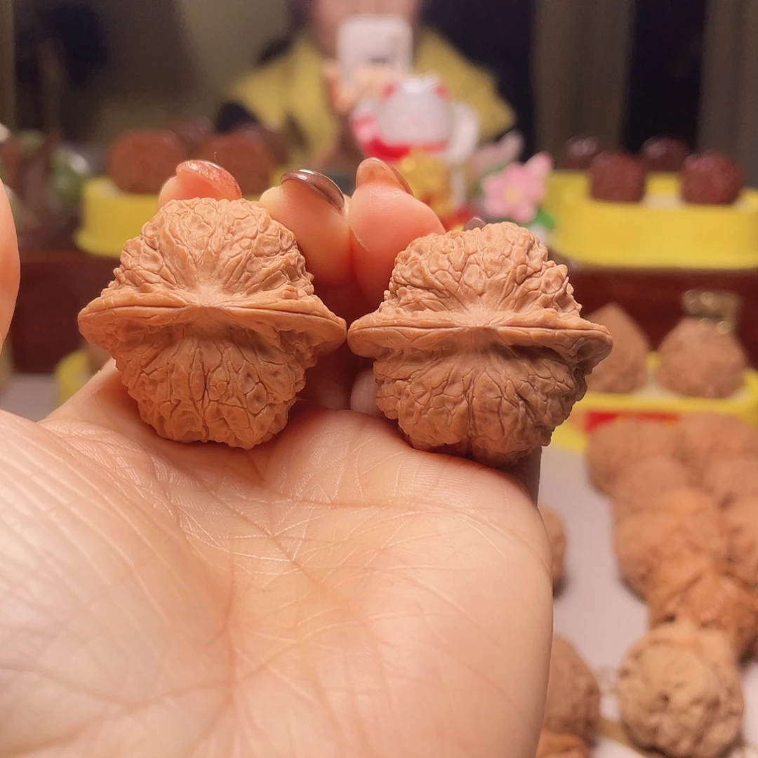 文玩核桃吊坠血麒麟