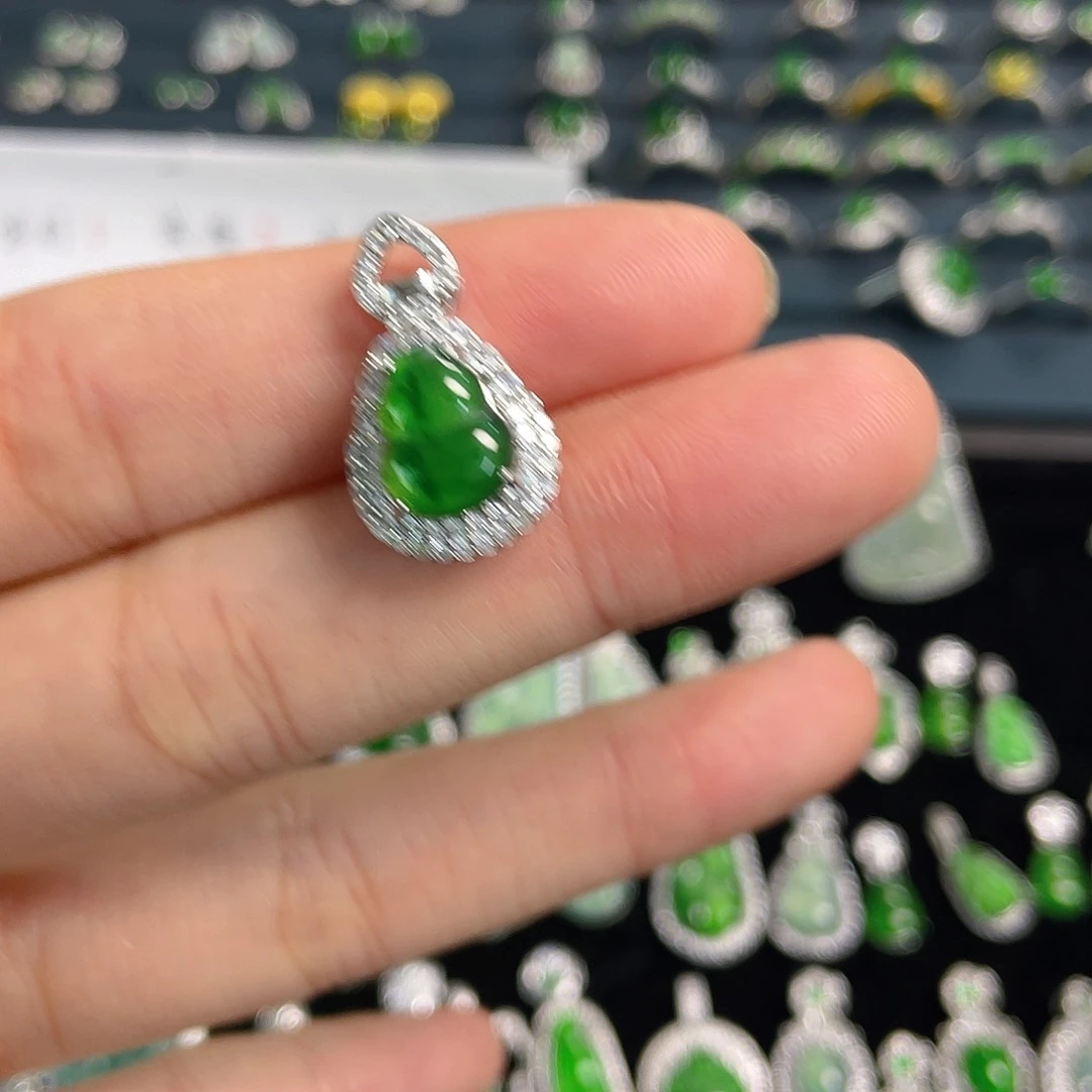 颈饰未镶嵌翡翠吊坠