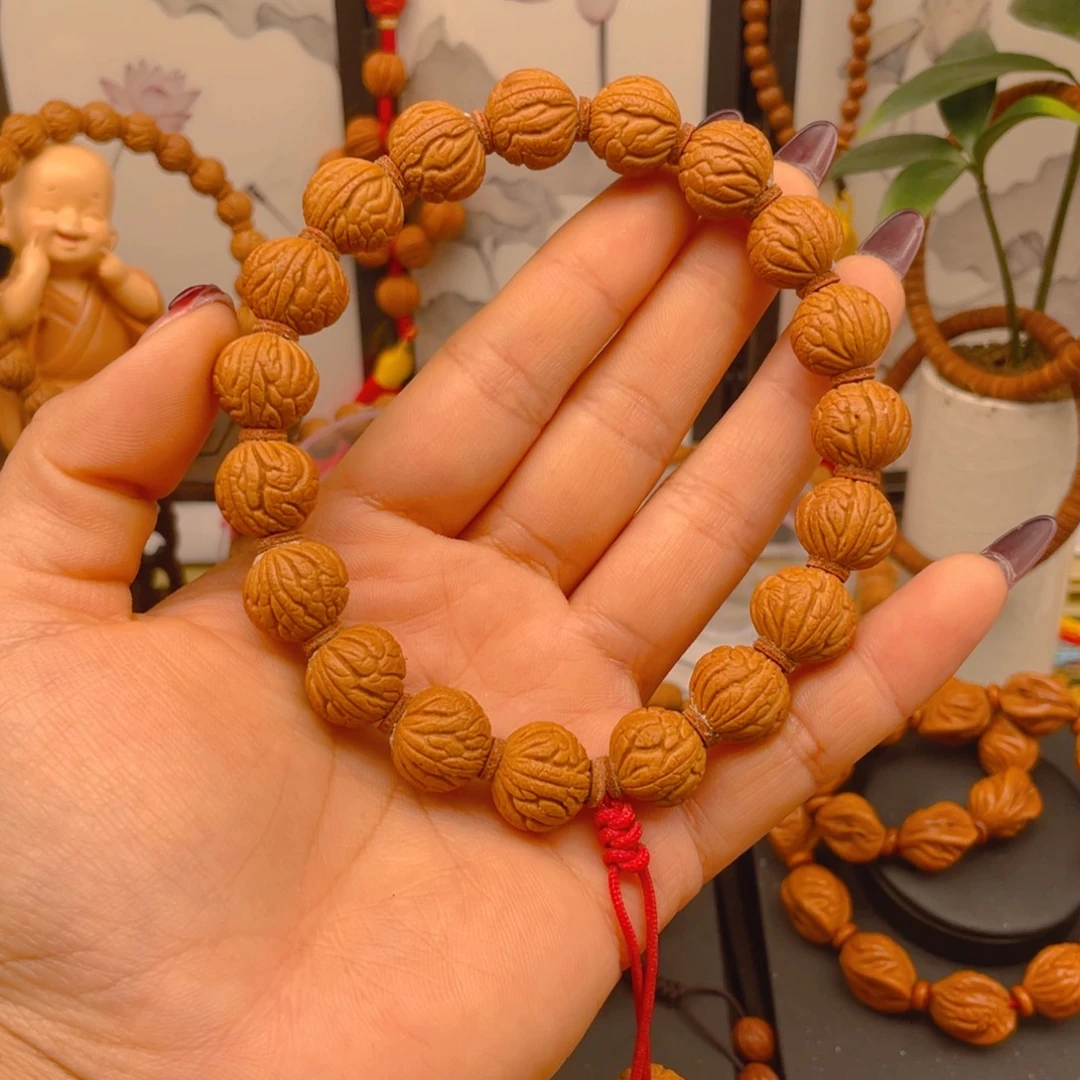 用***9桃核手串红红火火。红红火火