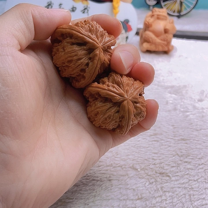 把件文玩核桃昵***置三棱