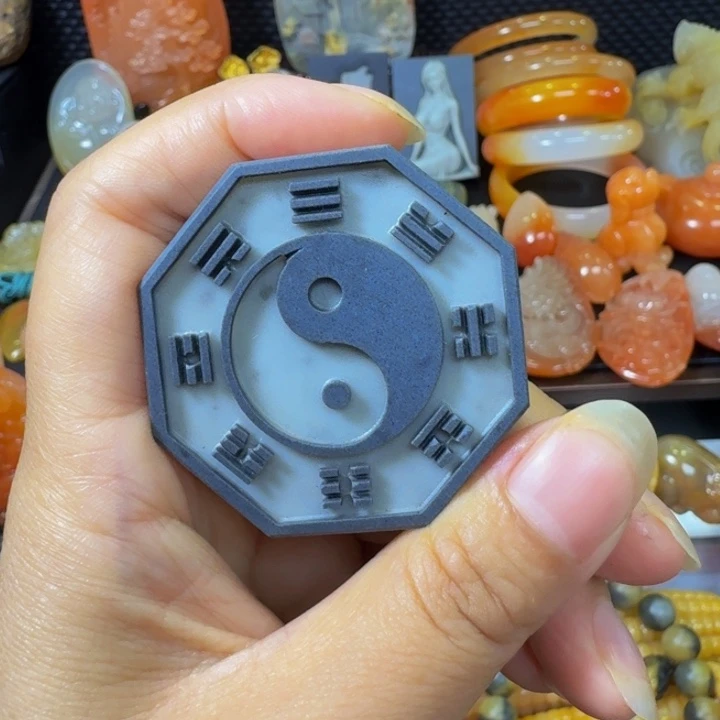 沙***漏石英质玉合金颈饰