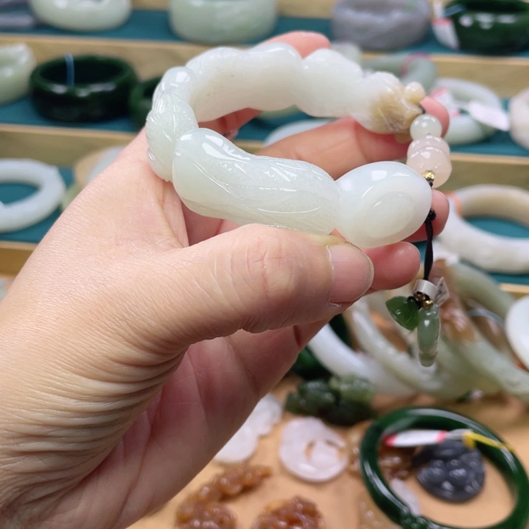 未镶嵌手镯（开口镯）和田玉