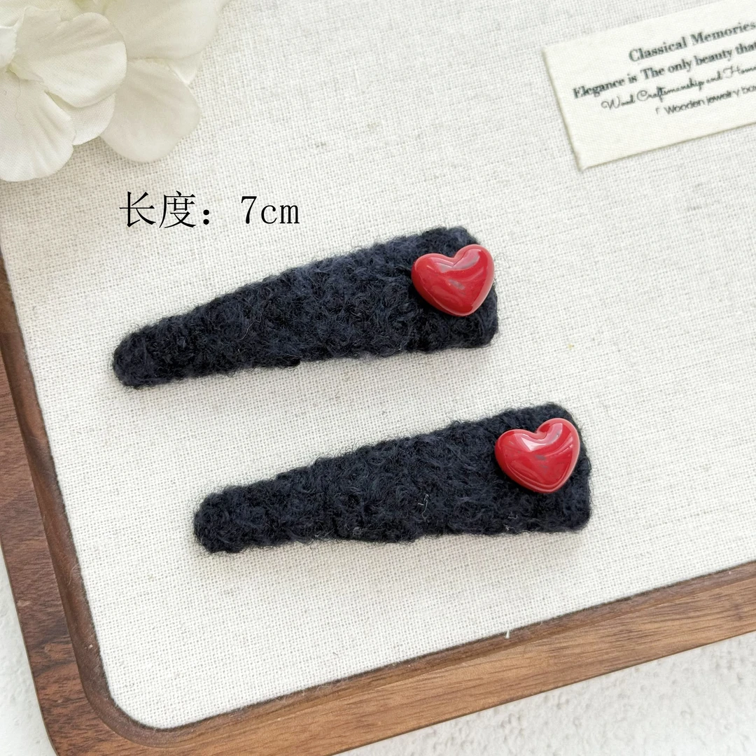 BAOSHATI/宝莎缇F-1007气质毛绒红色爱心侧边碎发BB夹