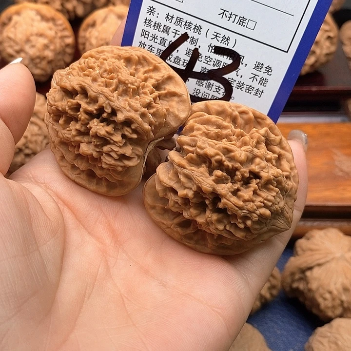 曹***院桃核吊坠满天星狮子头44
