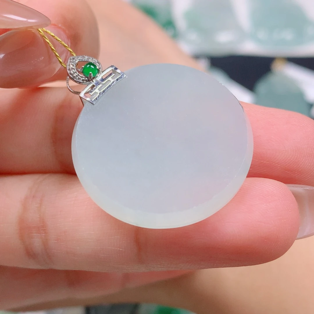 翡翠18K金镶嵌颈饰圆牌