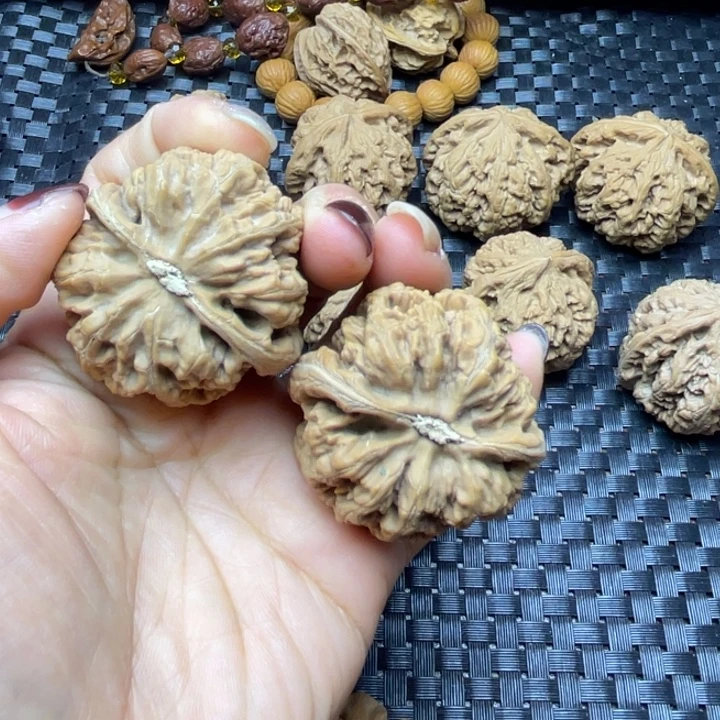 吉***祥文玩核桃吊坠粗筋