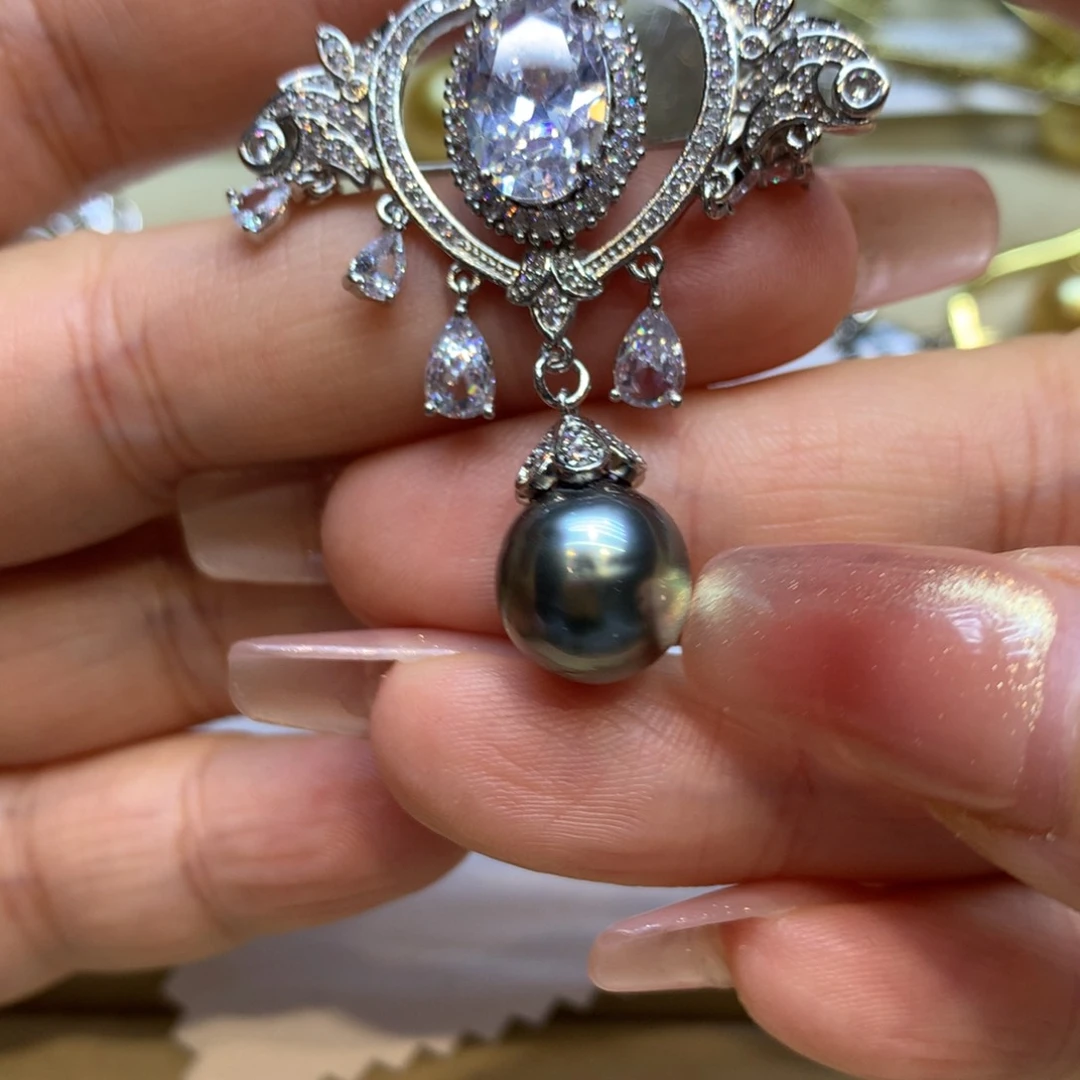 未镶嵌胸饰海水珍珠