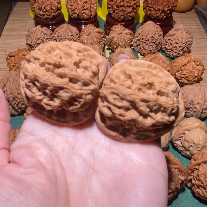 吊坠文玩核桃梨木台