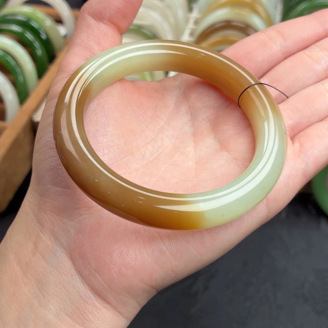 和田玉未镶嵌手镯-新疆黄口糖 油润底大漏18号