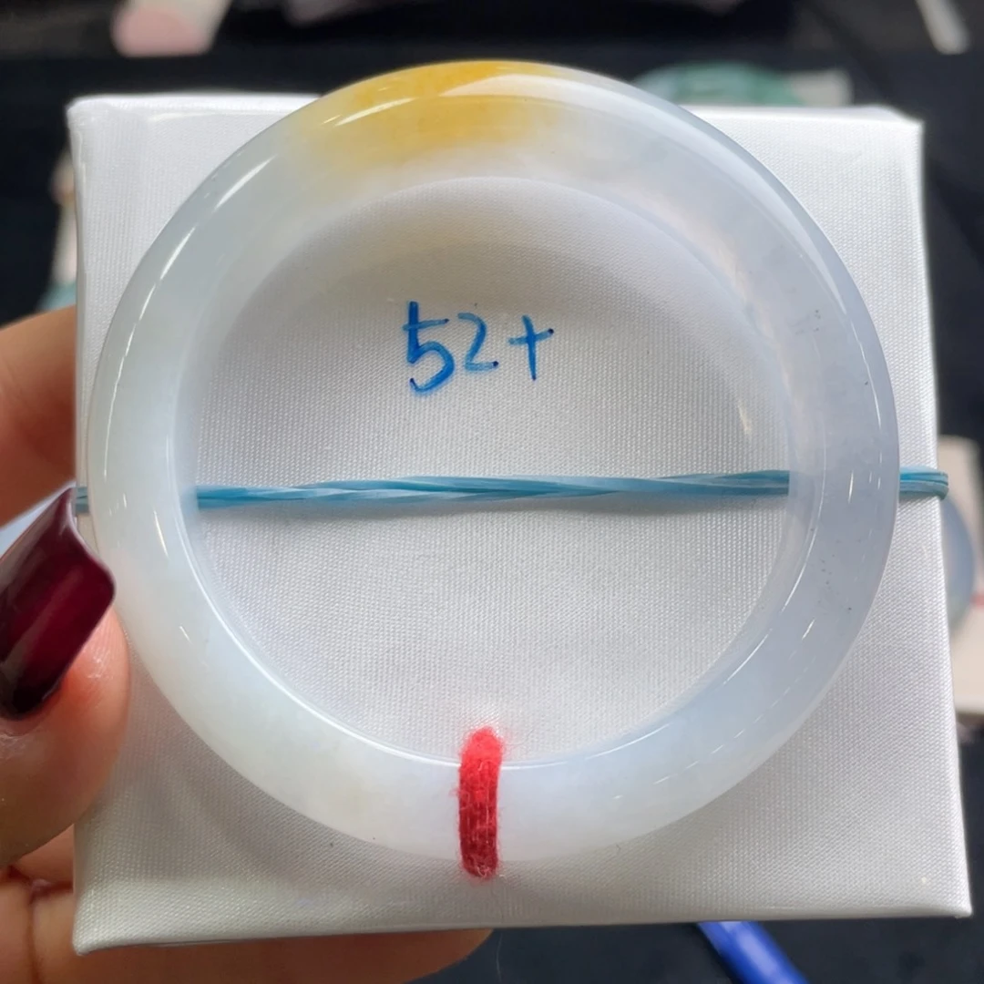 翡翠手镯未镶嵌翡翠手镯