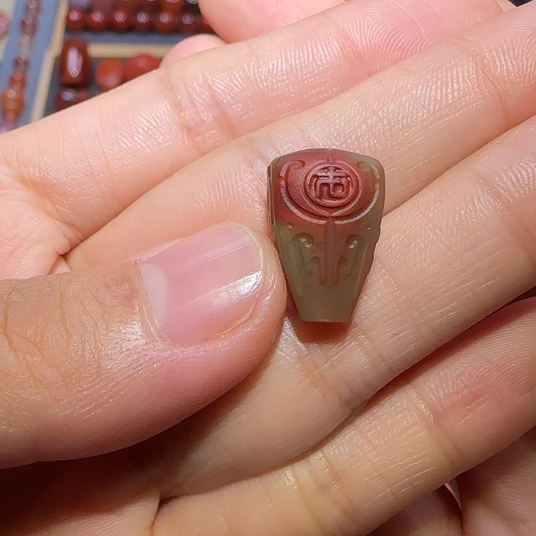 南红玛瑙未镶嵌珠宝奇石雨**•