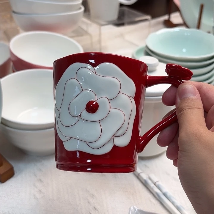 山茶花杯子红色的
