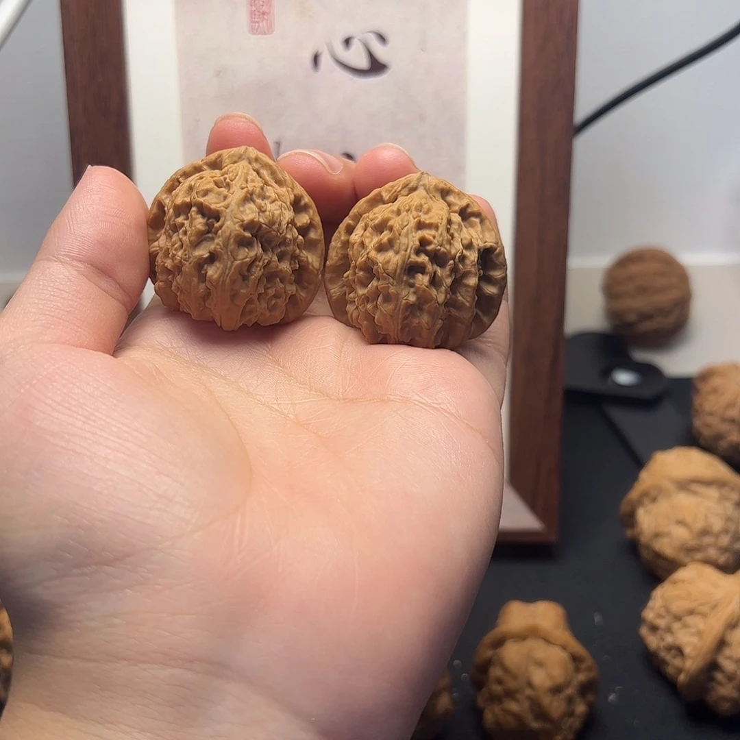 文玩核桃把件三角白