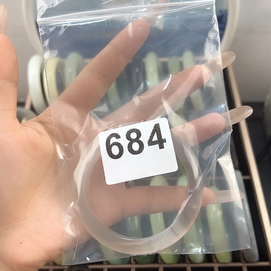 菠***包蛇纹石玉未镶嵌颈饰