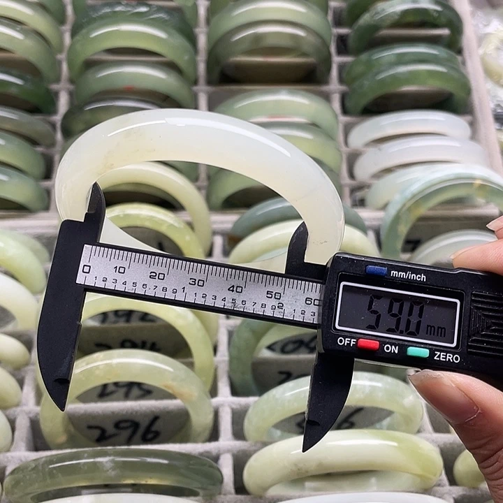 未镶嵌蛇纹石玉手镯290
