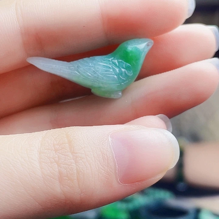翡翠未镶嵌颈饰多样性