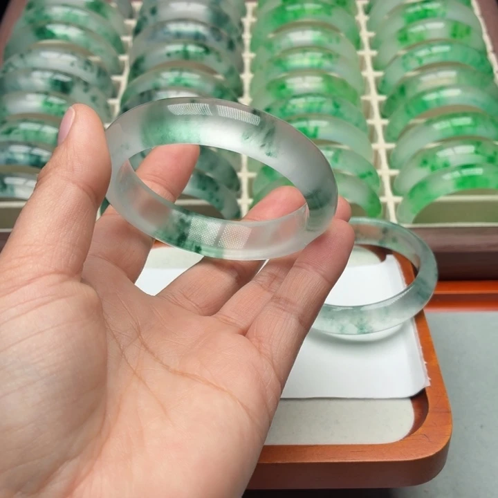 一***安石英质玉未镶嵌手镯