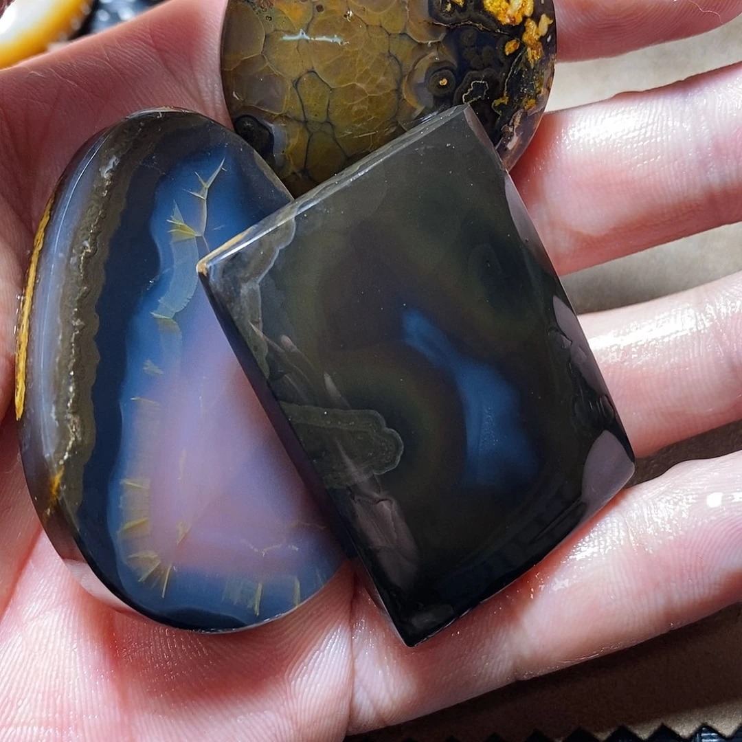 玛瑙/玉髓颈饰未镶嵌月**泉