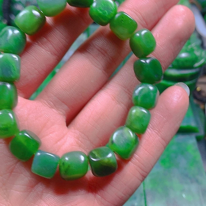 和田玉（碧玉）未镶嵌珠宝奇石