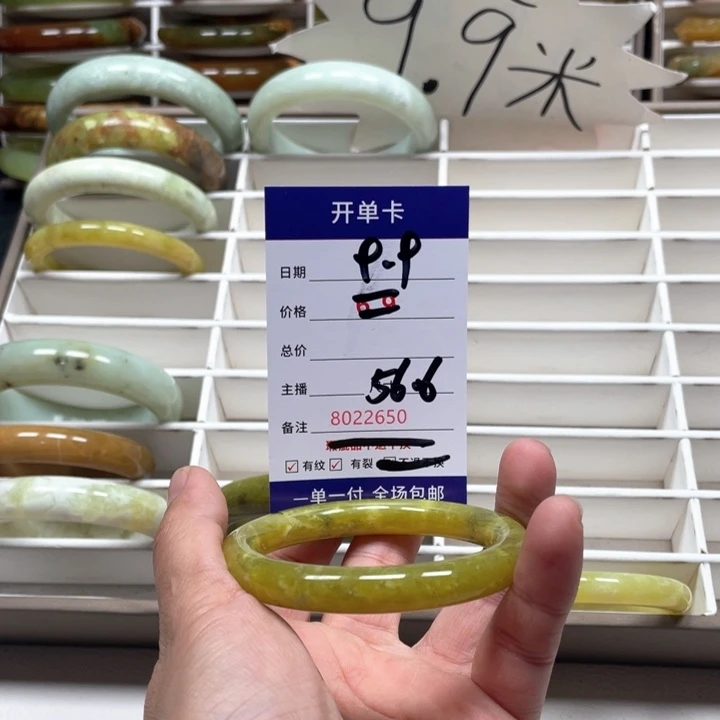 蛇纹石玉手镯未镶嵌小*女