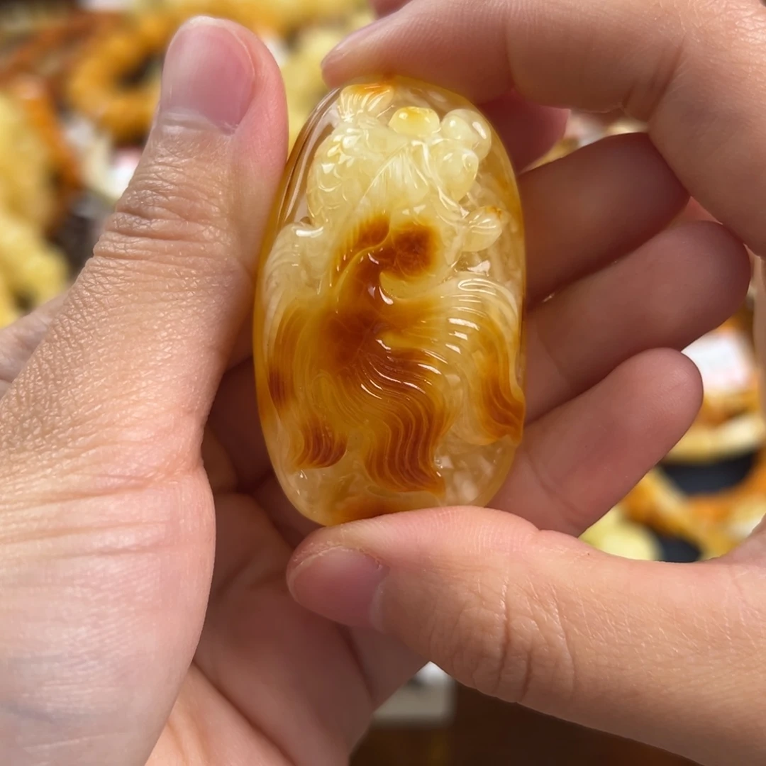 未镶嵌琥珀珠宝奇石