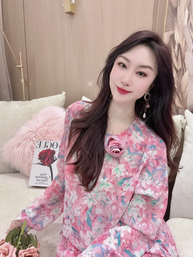 DC【草间才华】高级花时尚显瘦网红休闲修身印花碎花圆领上衣