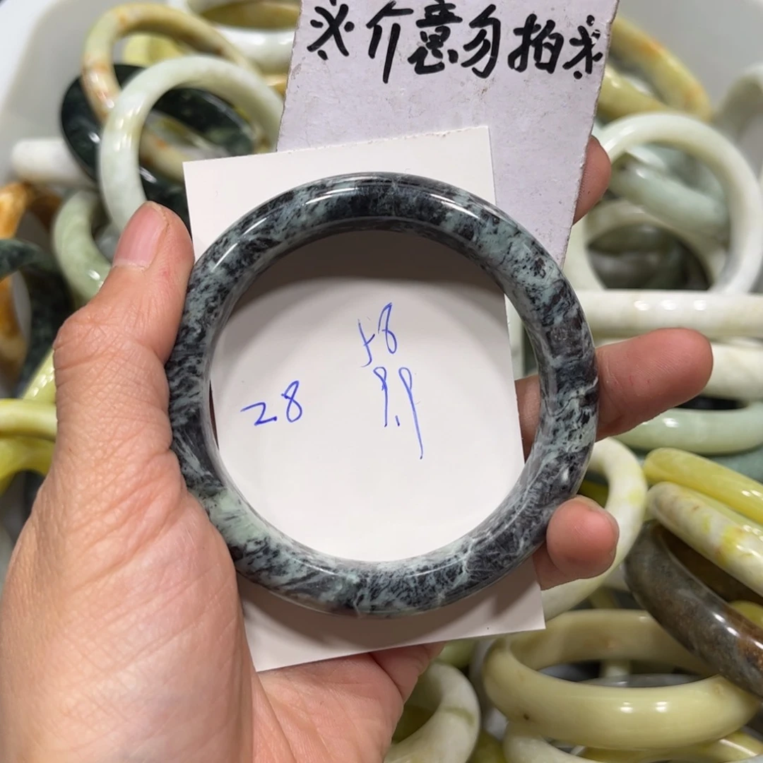 蛇纹石玉手镯未镶嵌