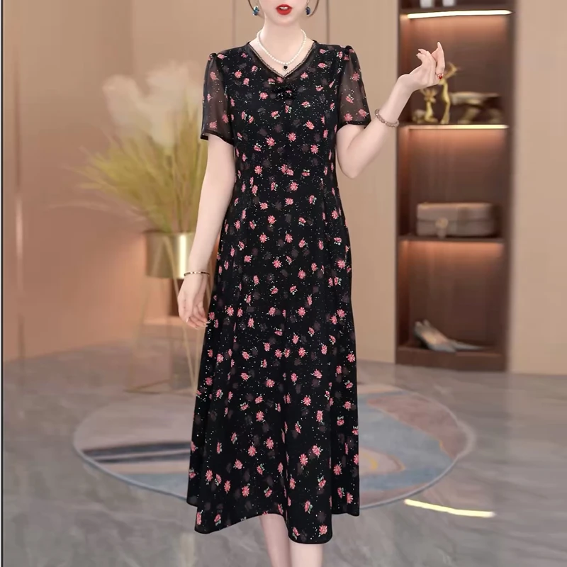 修身显瘦小碎花v领连衣裙女2025新款夏季中长款遮肚藏肉漂亮裙子