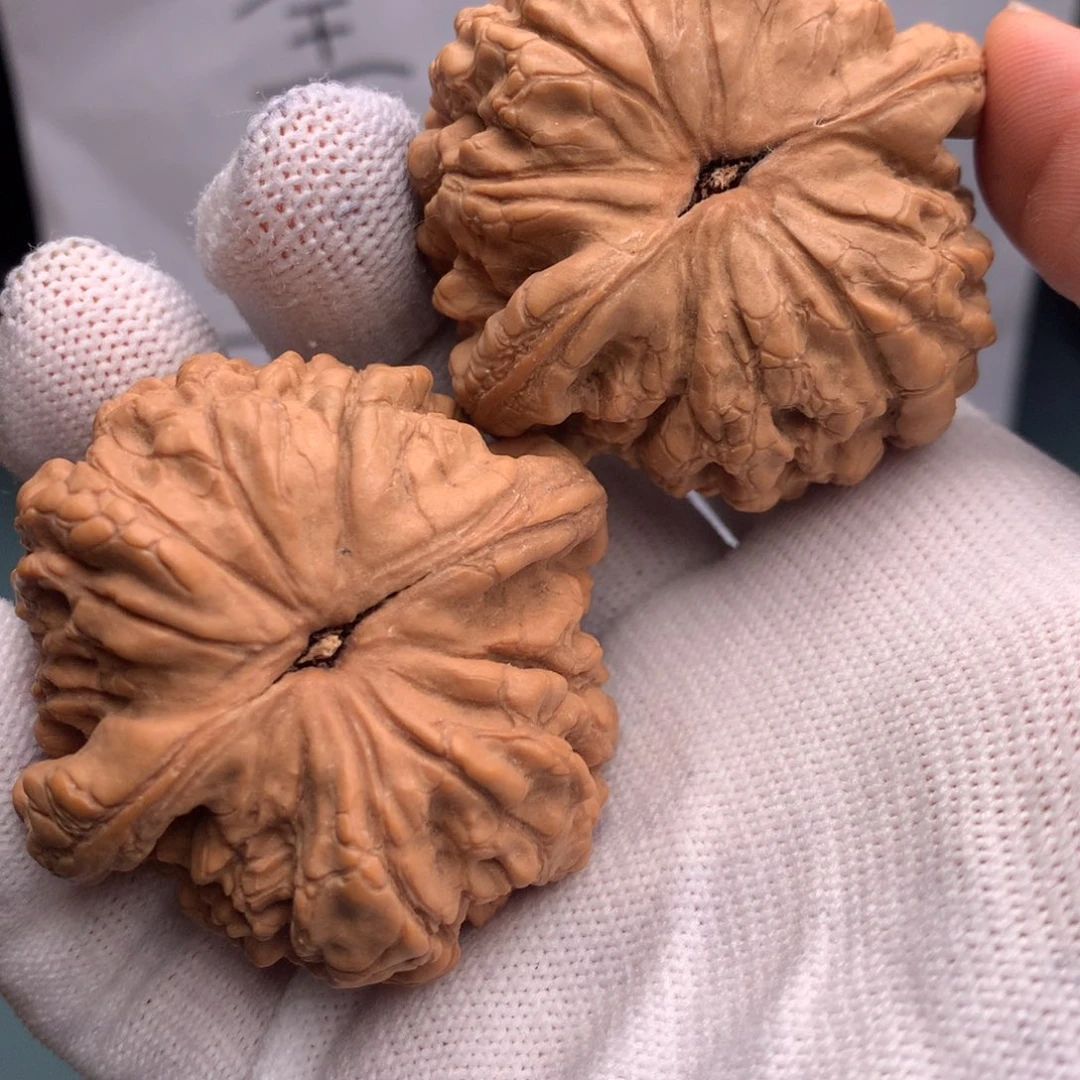 郁***侠文玩核桃吊坠龙顶444