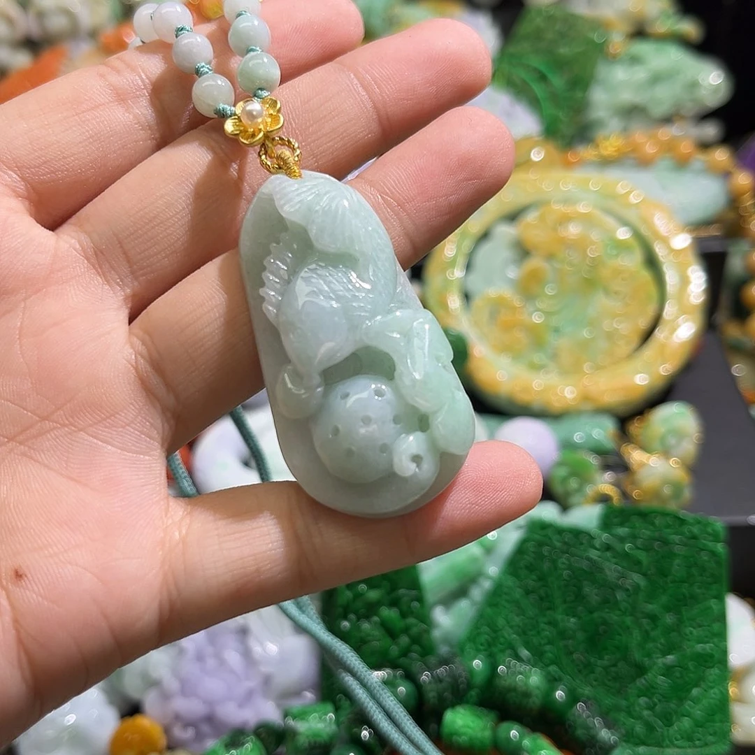 翡翠未镶嵌颈饰待编织
