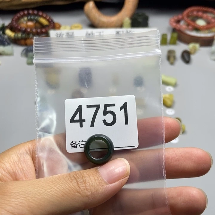 易***景蛇纹石玉未镶嵌颈饰