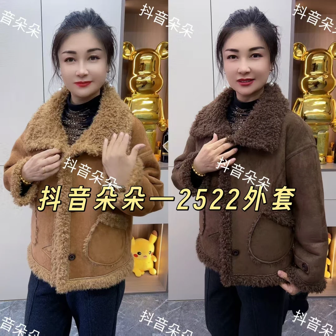 2522翻领三扣设计款时尚外套