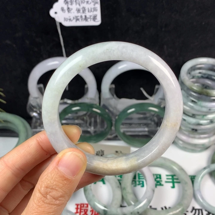 翡翠未镶嵌手镯63号。 57圈