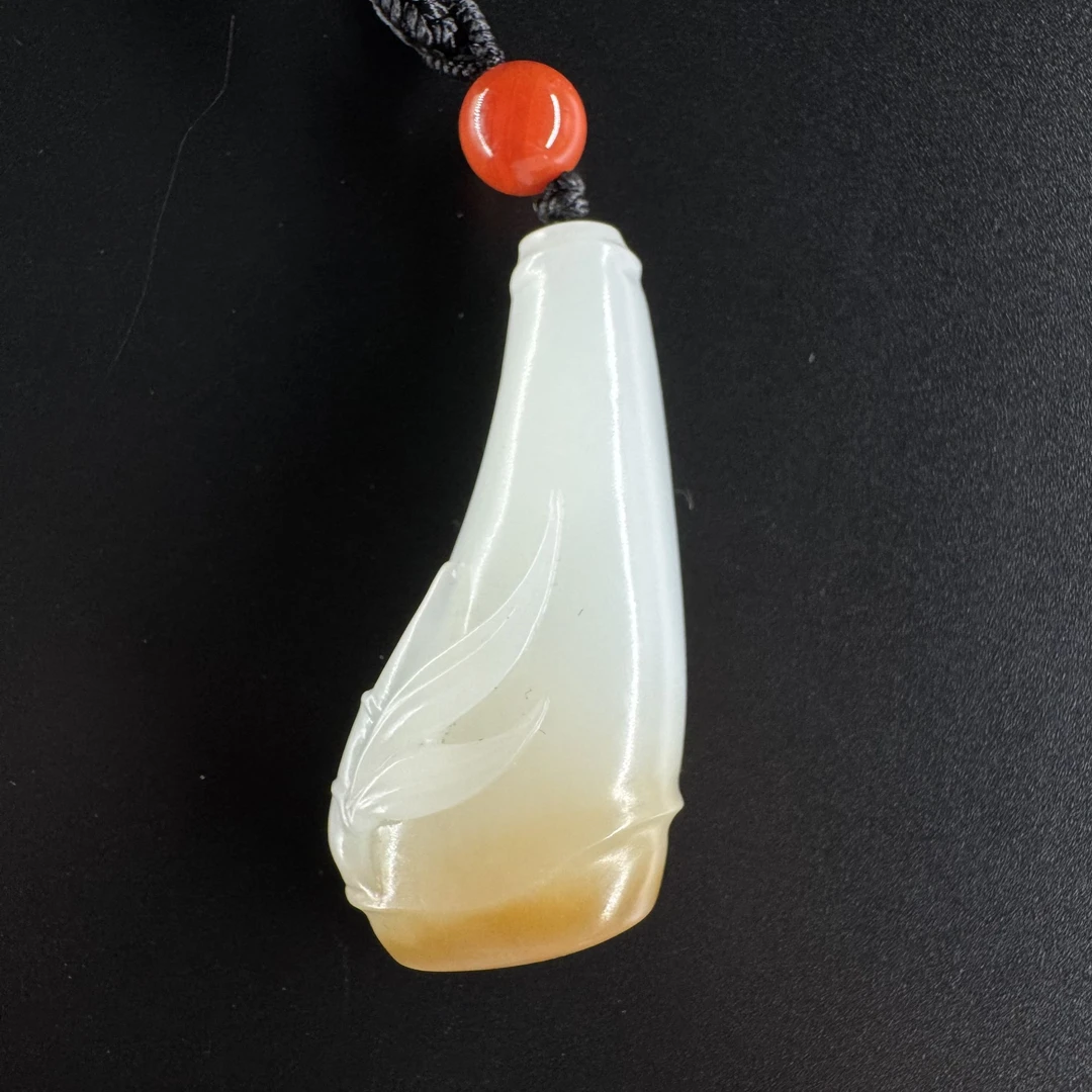 24和田玉节节高俏色挂件/288331/保利厦门拍卖
