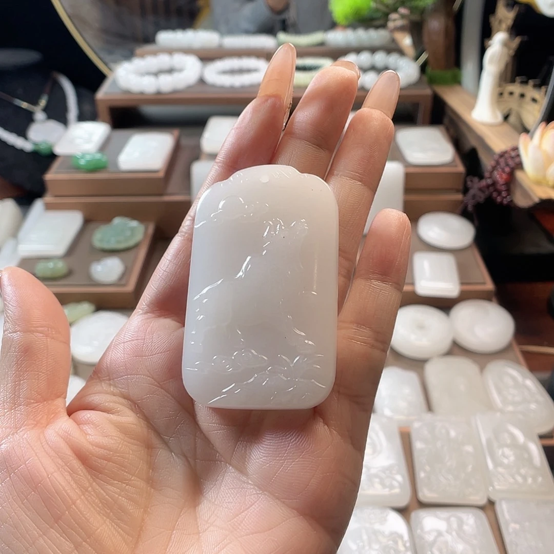 @***明石英质玉（金丝玉）未镶嵌颈饰新疆金丝玉双面雕工