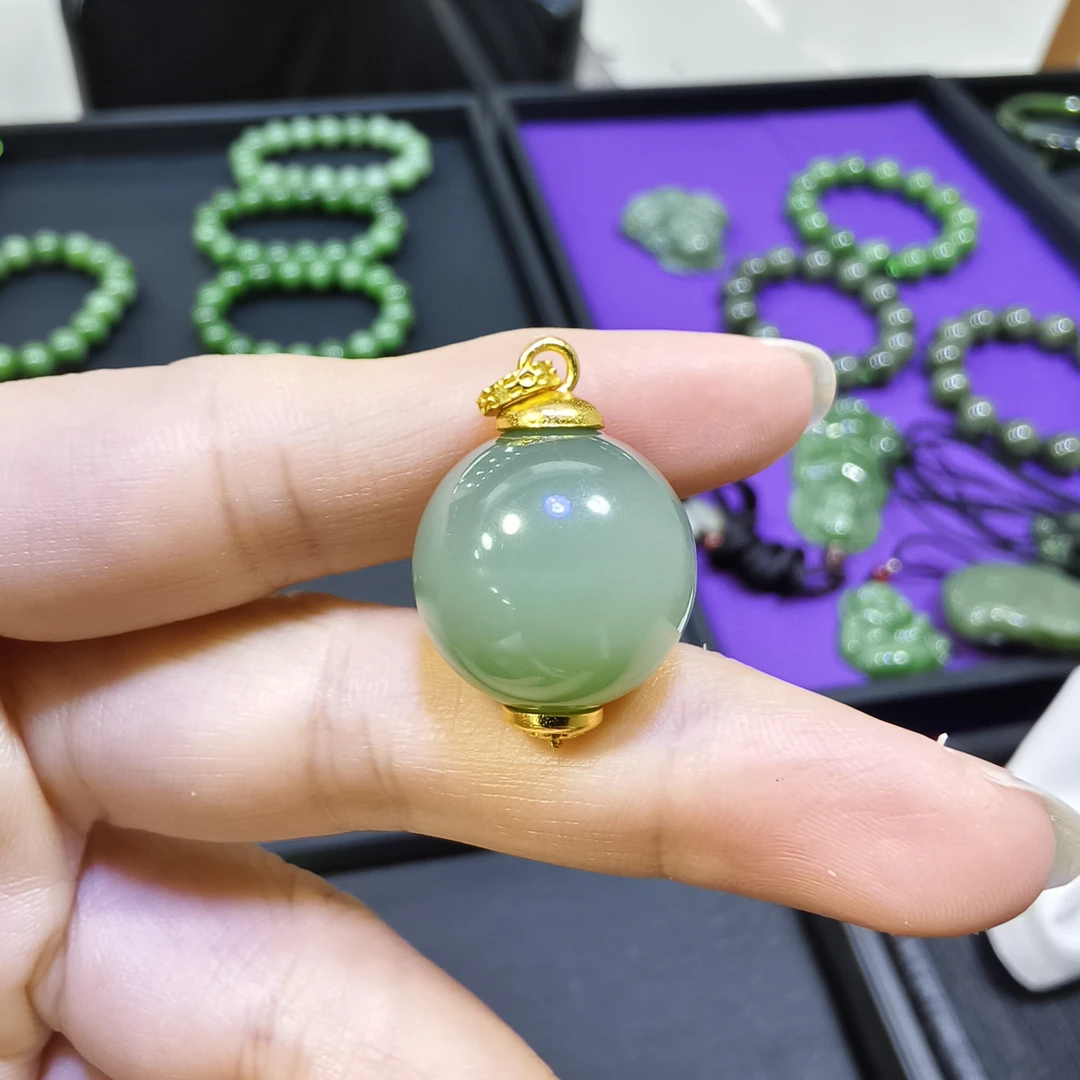 和田玉碧玉猫眼鸭蛋青吊坠