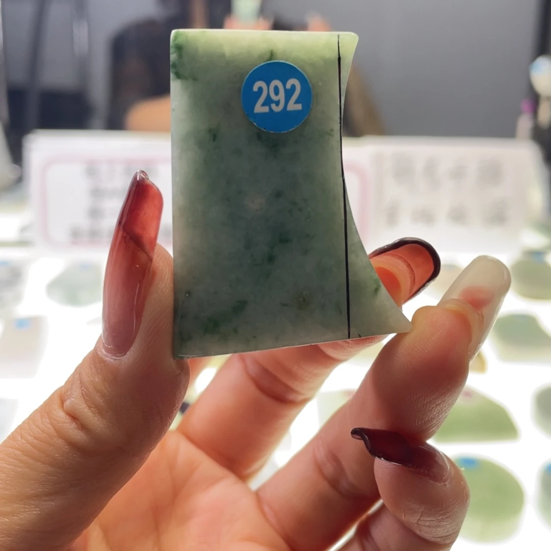 定制翡翠未镶嵌挂件