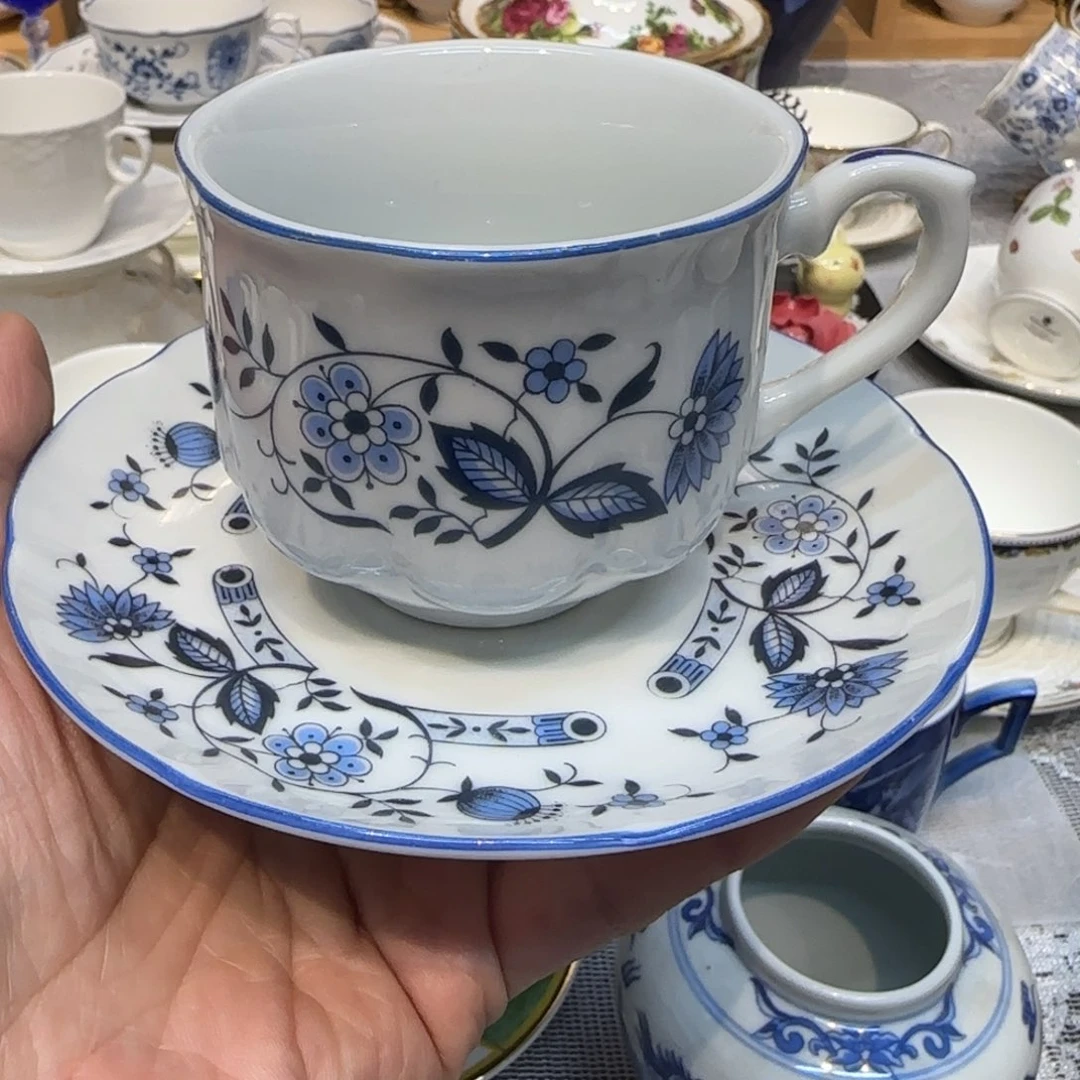 咖啡杯里的咖啡是我的最爱