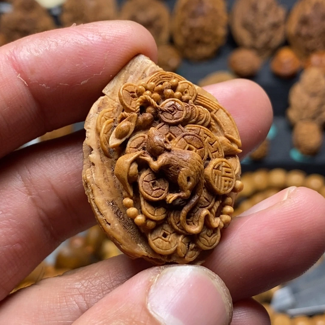 桃核雕刻鼠你有钱