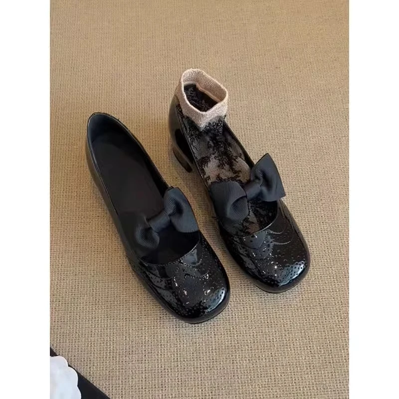 miu复古蝴蝶结布洛克雕花小皮鞋女百搭JK乐福鞋粗跟芭蕾舞单鞋女
