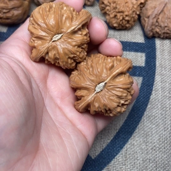 吊坠文玩核桃三角白
