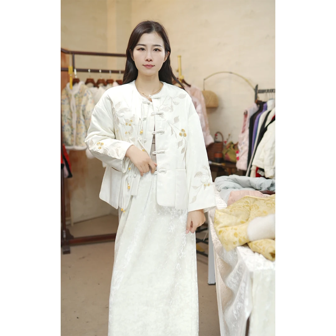 【桦卿】新中式国风缎面女冬新款气质短款加棉小个子刺绣外套