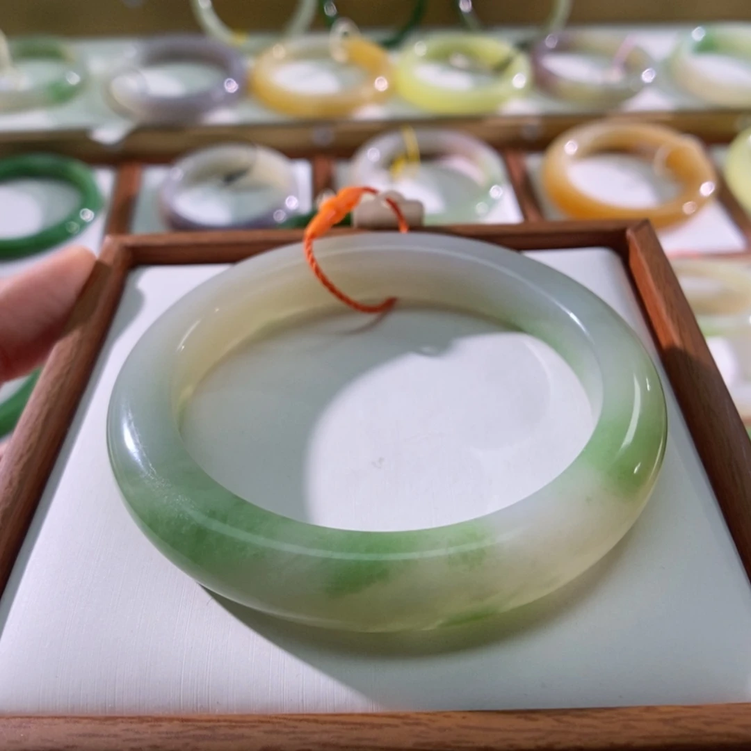 【闪购商品】未镶嵌手镯和田玉（翠青玉）